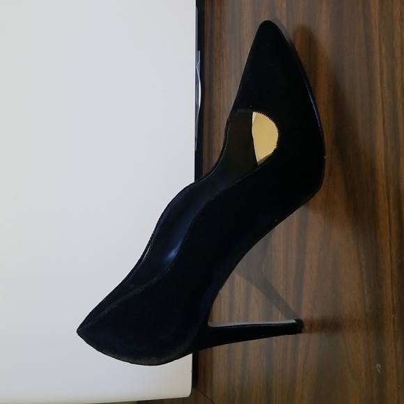 Saks Fifth Avenue Scalloped Heels - Picture 2 of 9